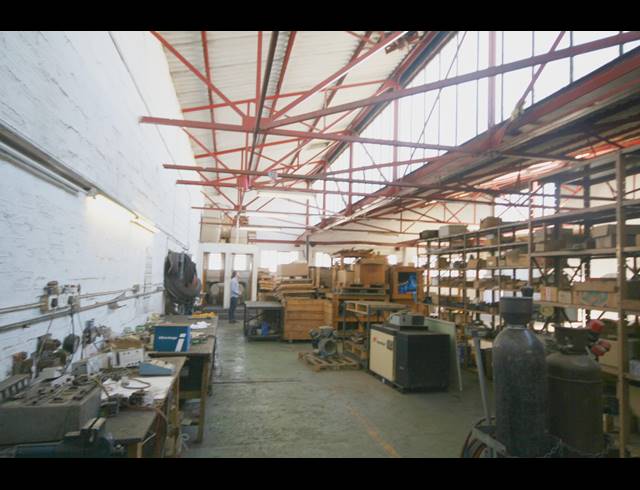 600M² FACTORY TO LET IN PAARDEN EILAND
